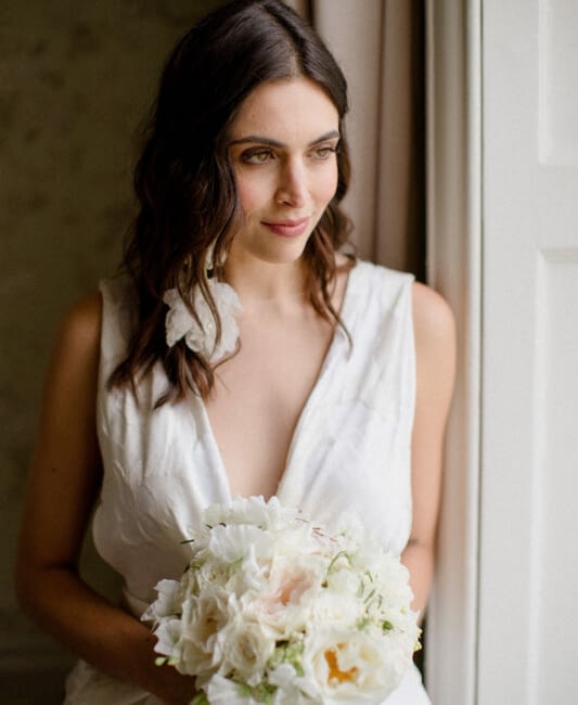 Bride -with -hair-down-relaxed-look- natural-makeup -look -modern-bridal-makeup-look