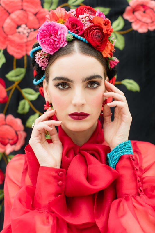 Bridal makeup look inspired by Frida Kahlo stunning flower crown