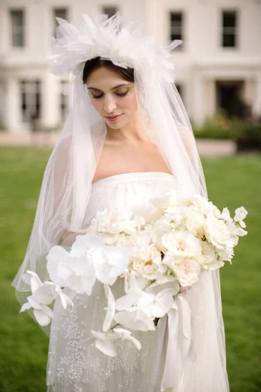Bride -with -hair-down-relaxed-look- natural-makeup -look -modern-bridal-makeup-look-florar--statement-vail