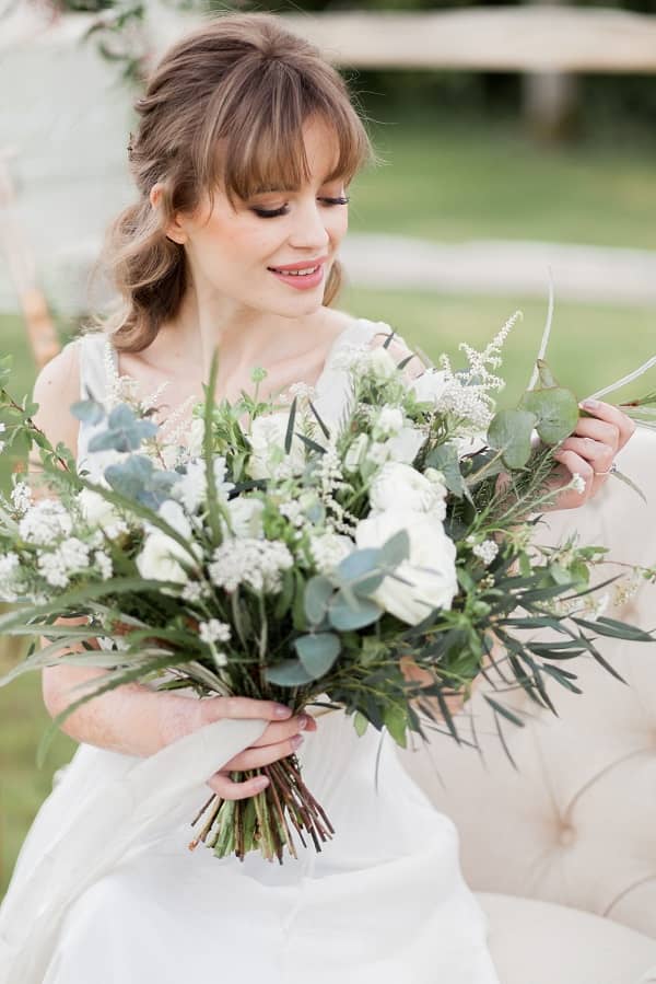 Romantic bridal makeup look bride holding a flower bouquet