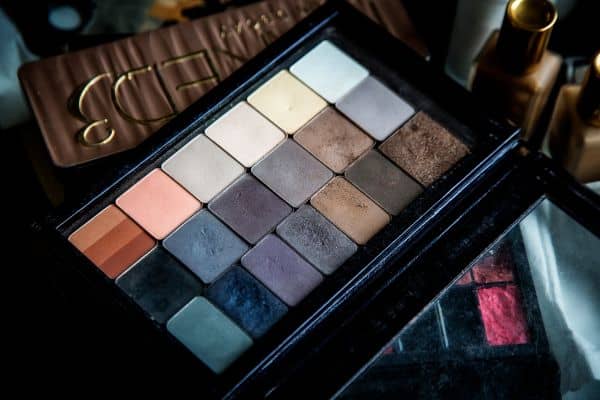 Professional makeup artist eyeshadow palette makeup kit for makeup artist